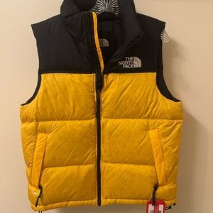 North Face puffer vest. NEVER WORN. Size M